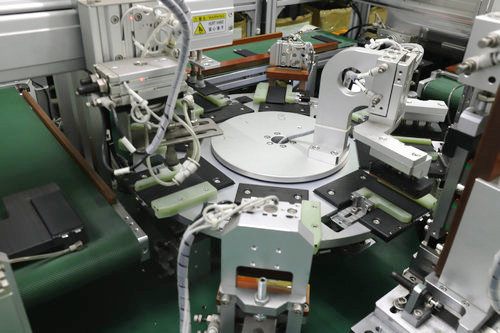 德基电池生产过程-切极耳