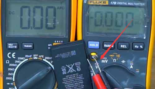 如何用万用表测试手机电池电压